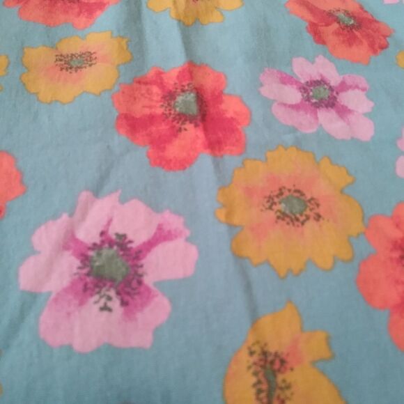 Carole Little Petites Colorful Floral Print Ruffled Hem Maximalist Capri Pants - Picture 10 of 12